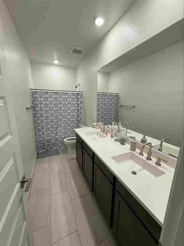 Private room and bathroom