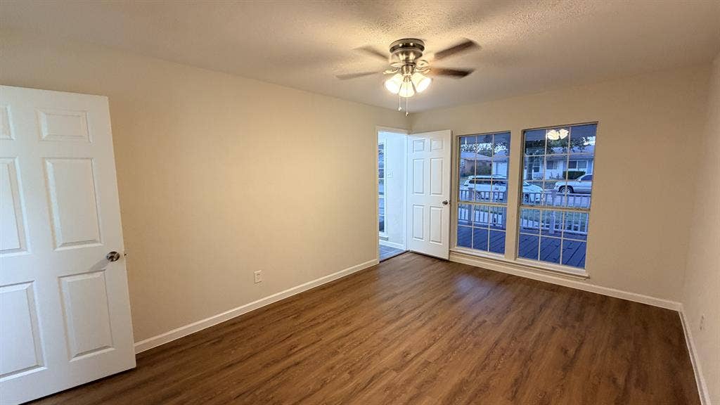 Master Bedroom - Ensuite Bathroom