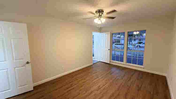 Master Bedroom - Ensuite Bathroom