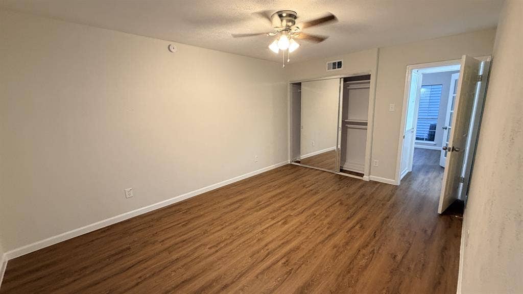 Master Bedroom - Ensuite Bathroom