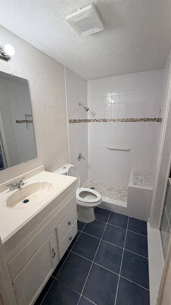 Master Bedroom - Ensuite Bathroom