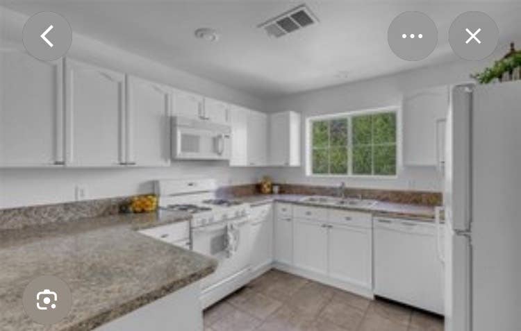 Looking for a FEMALE Roommate!