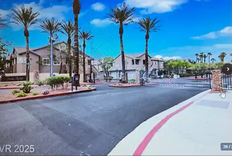 Looking for a FEMALE Roommate!