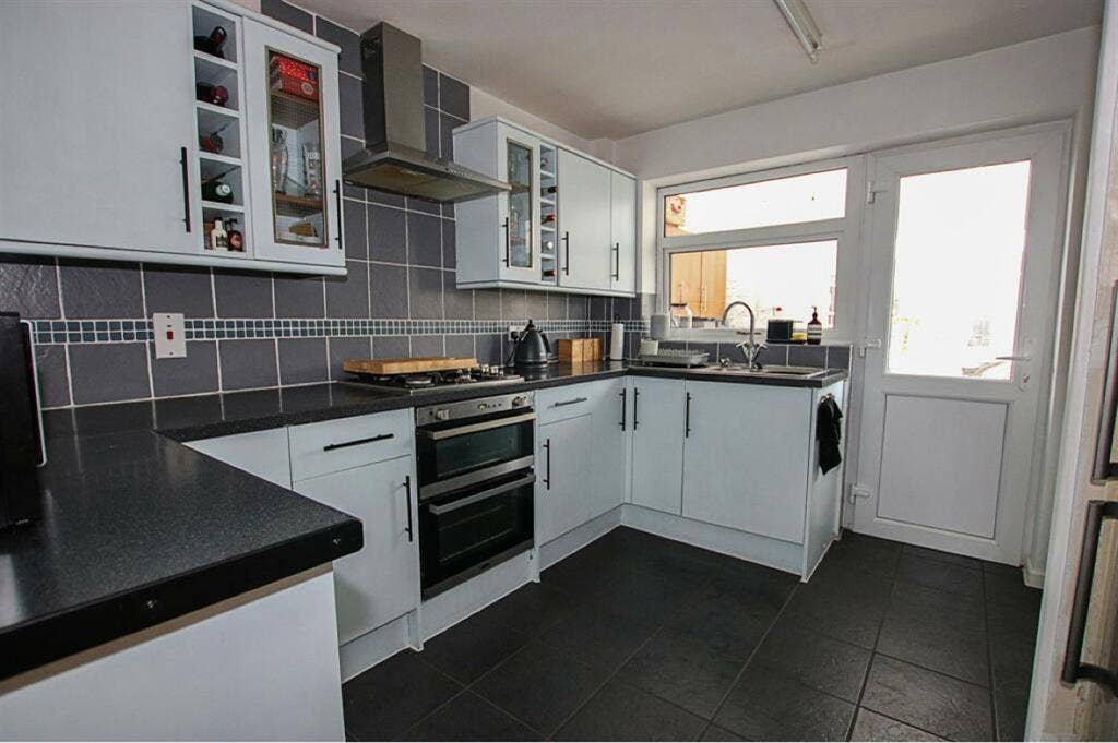 Bright Double Room Available