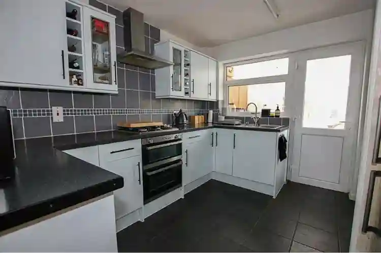 Bright Double Room Available