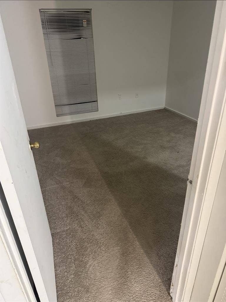 Looking for roommate