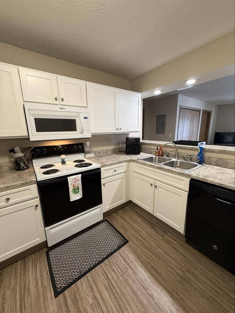 Looking to sublease at Hillcrest!