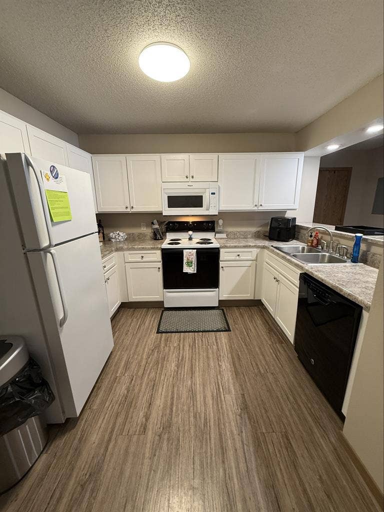 Looking to sublease at Hillcrest!