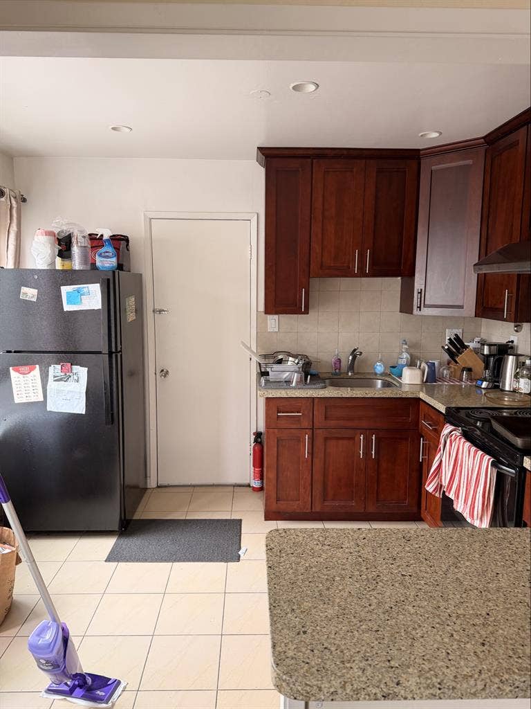 Looking for 3rd Roommate