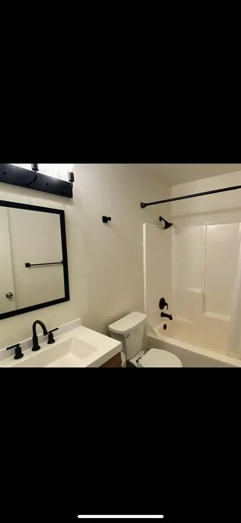 Looking for female roommate