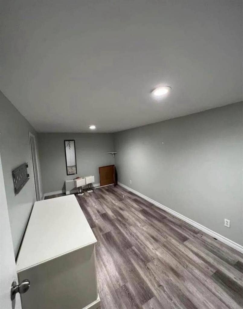 1 Bed+Den Room in North Londonn