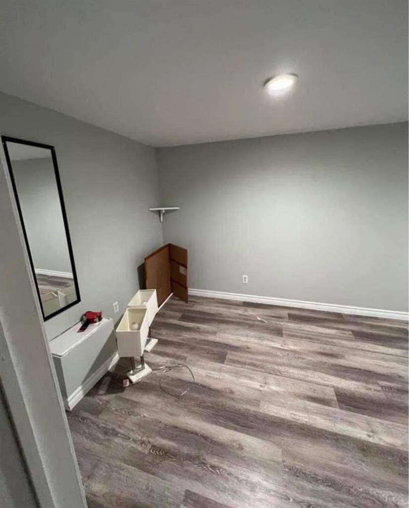 1 Bed+Den Room in North Londonn