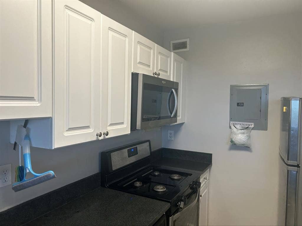 Master bedroom for rent