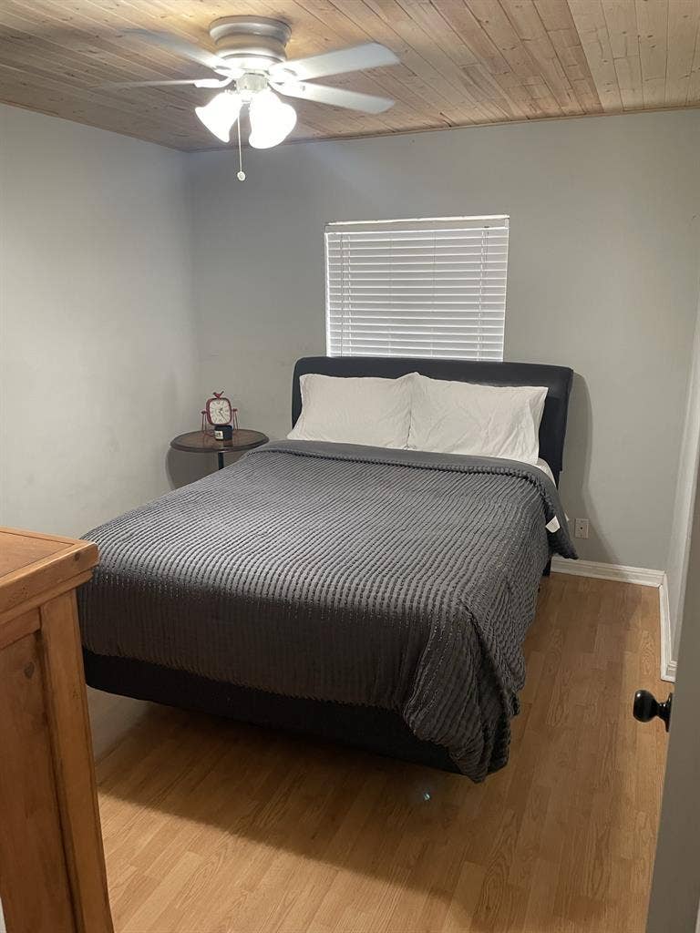 Private Room with Shared Bathroom