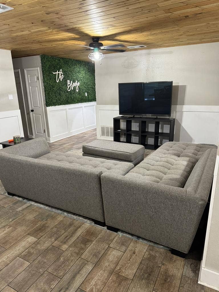 Private Room with Shared Bathroom