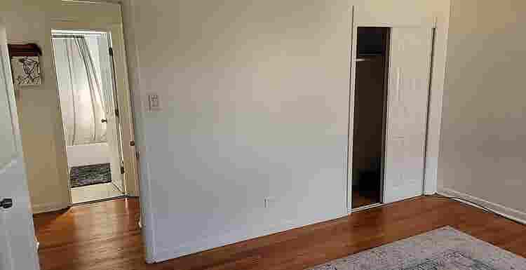 Close to Hyde Park and the lake