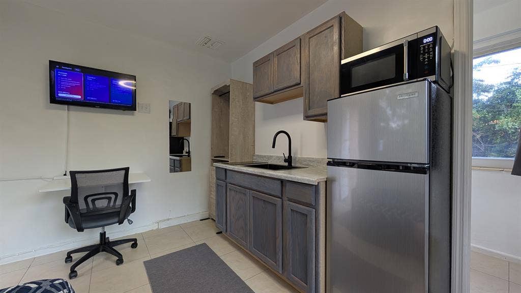 📍 th St, Oakland Park