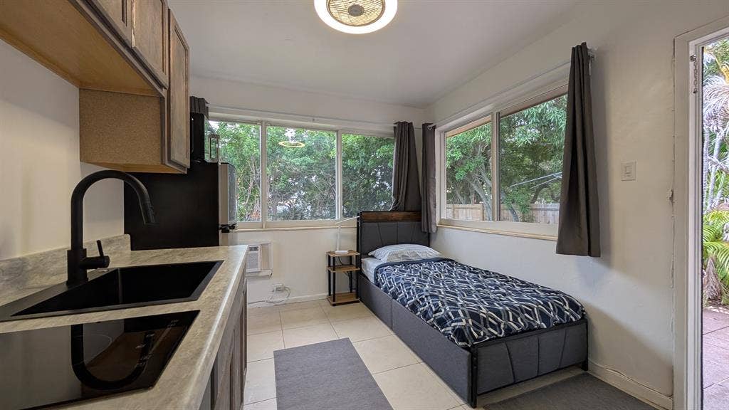 📍 th St, Oakland Park