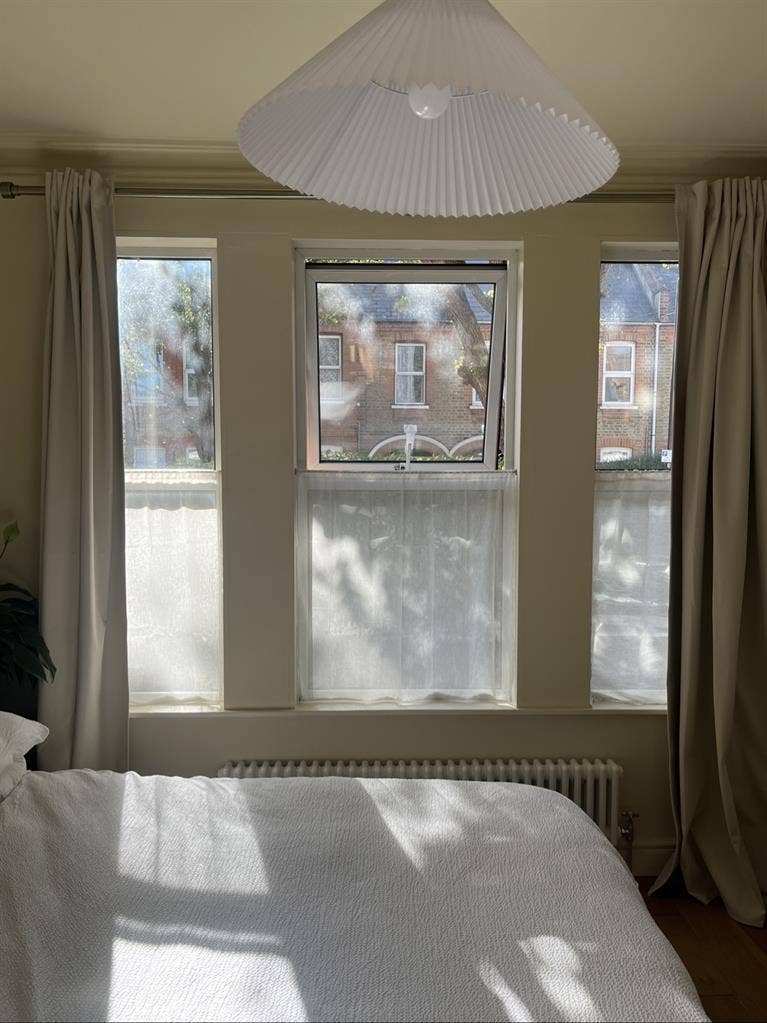 Monday to Friday let, bright double