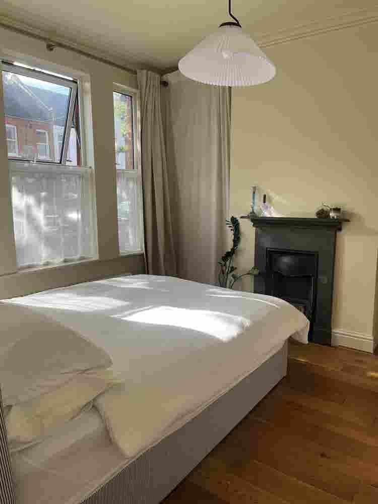 Monday to Friday let, bright double