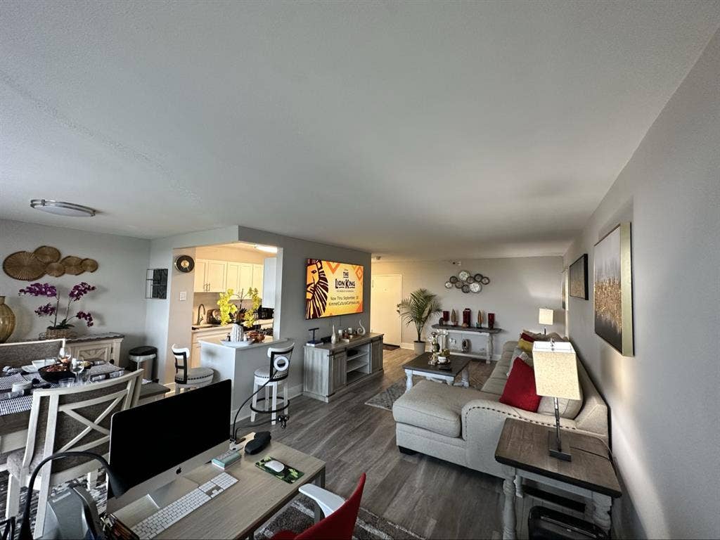 Room for Rent  in Chestnut Hill