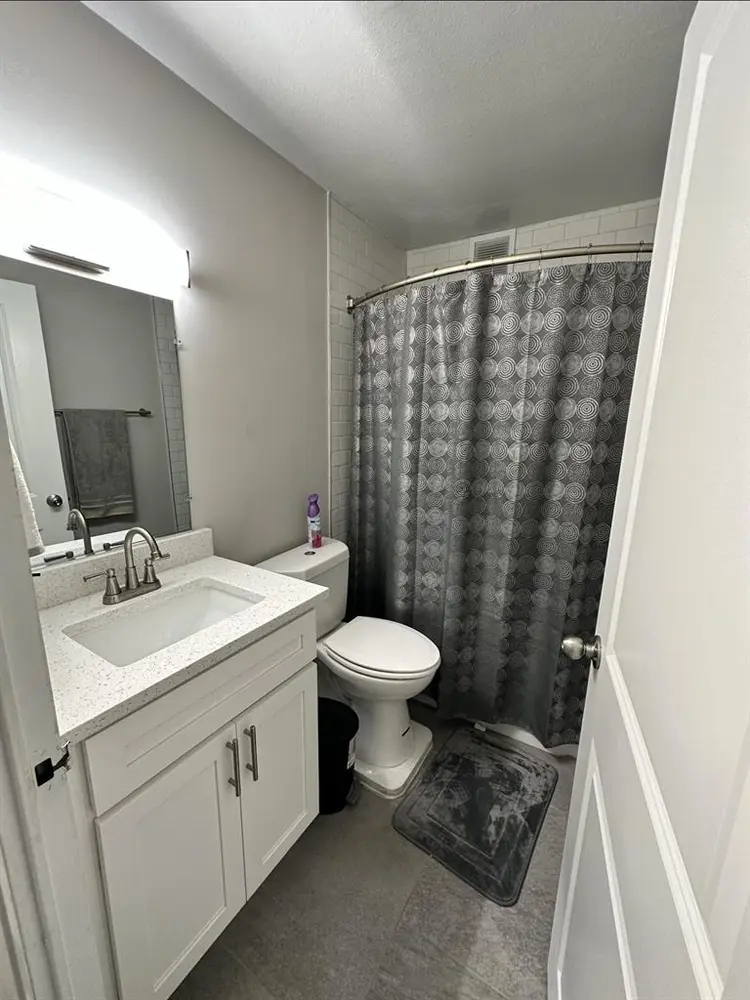 Room for Rent in Chestnut Hill