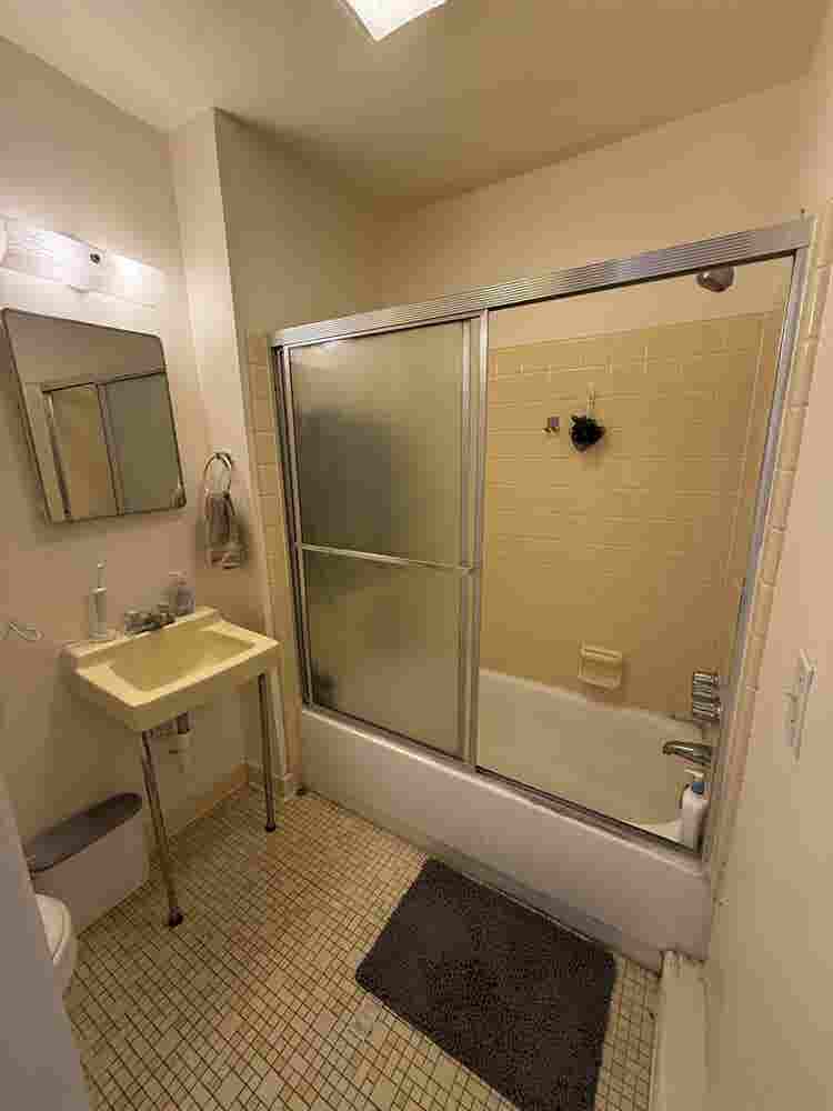 Fully furnished Bath apt