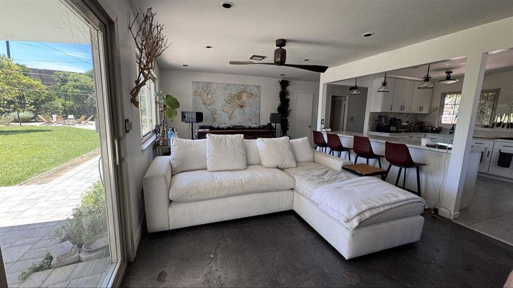 Room, private bathroom, furnished