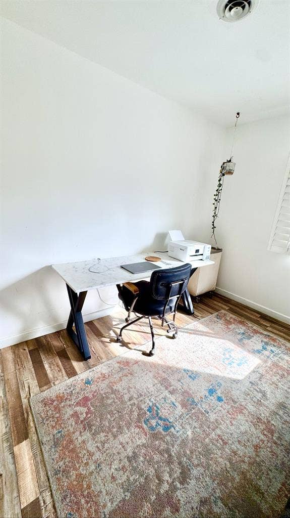 Room, private bathroom, furnished