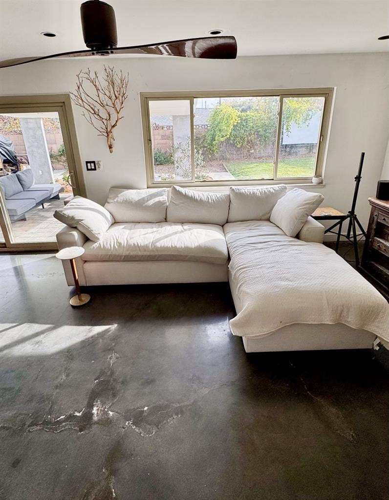 Room, private bathroom, furnished