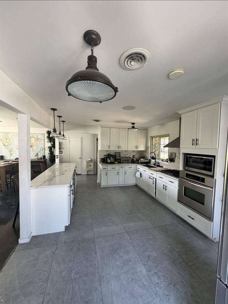 Room, private bathroom, furnished