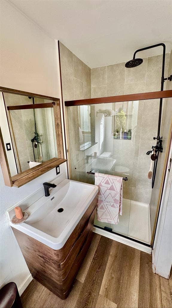 Room, private bathroom, furnished