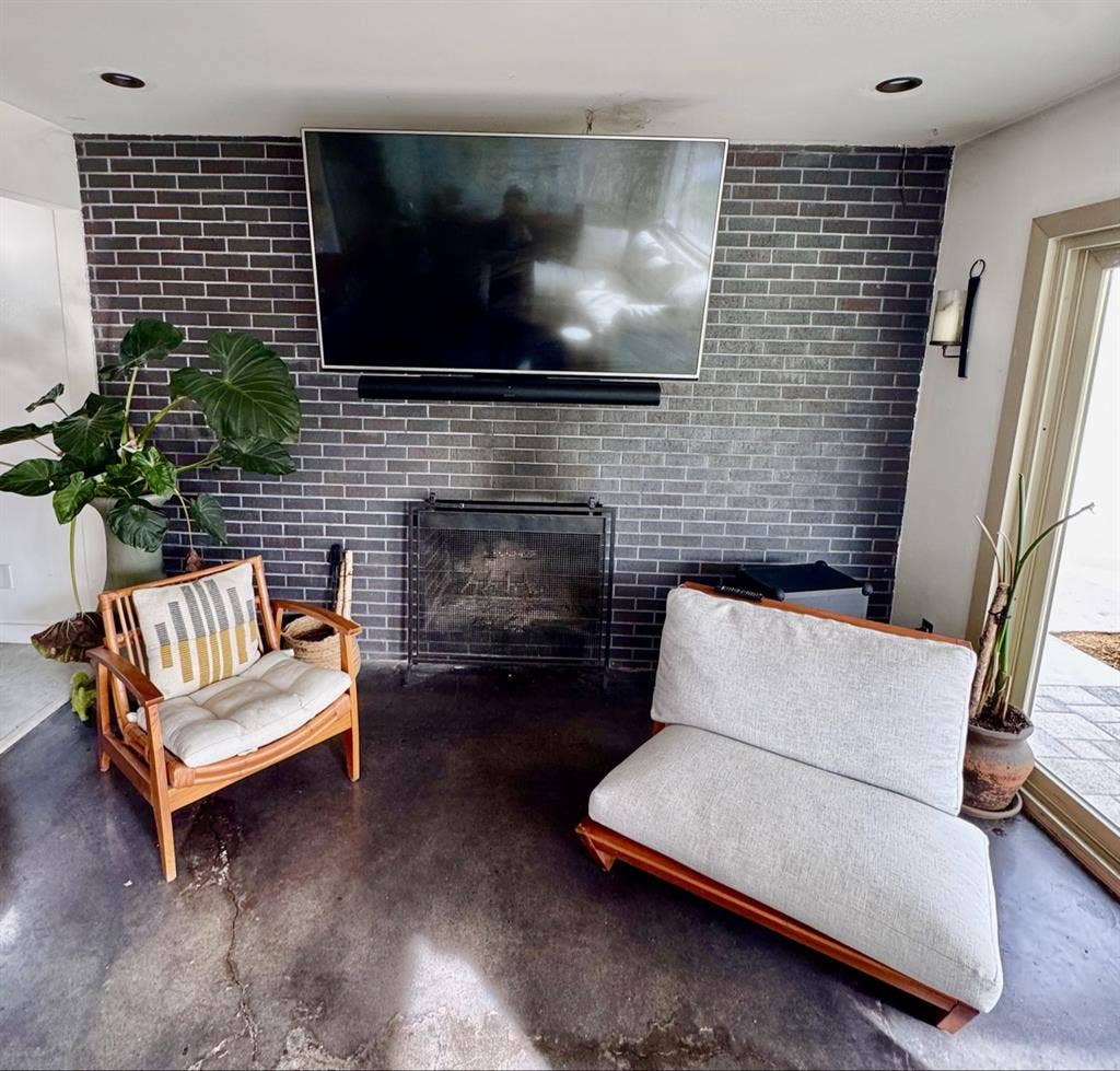 Room, private bathroom, furnished