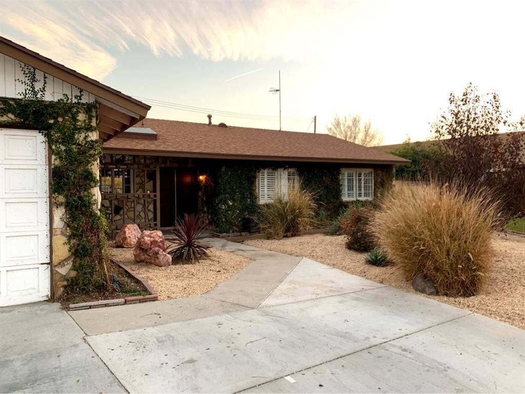 Room, private bathroom, furnished