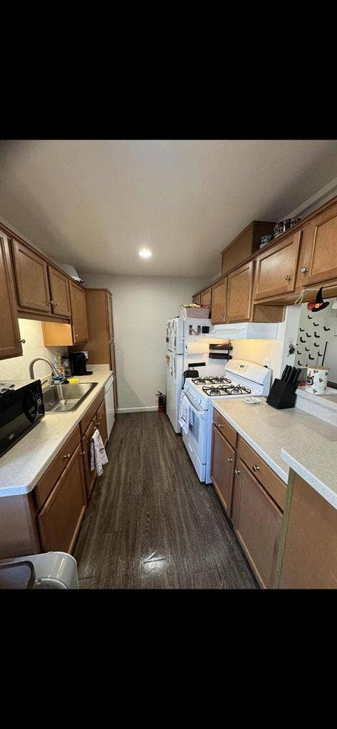 Master Bed/Bath in Ocean Beach