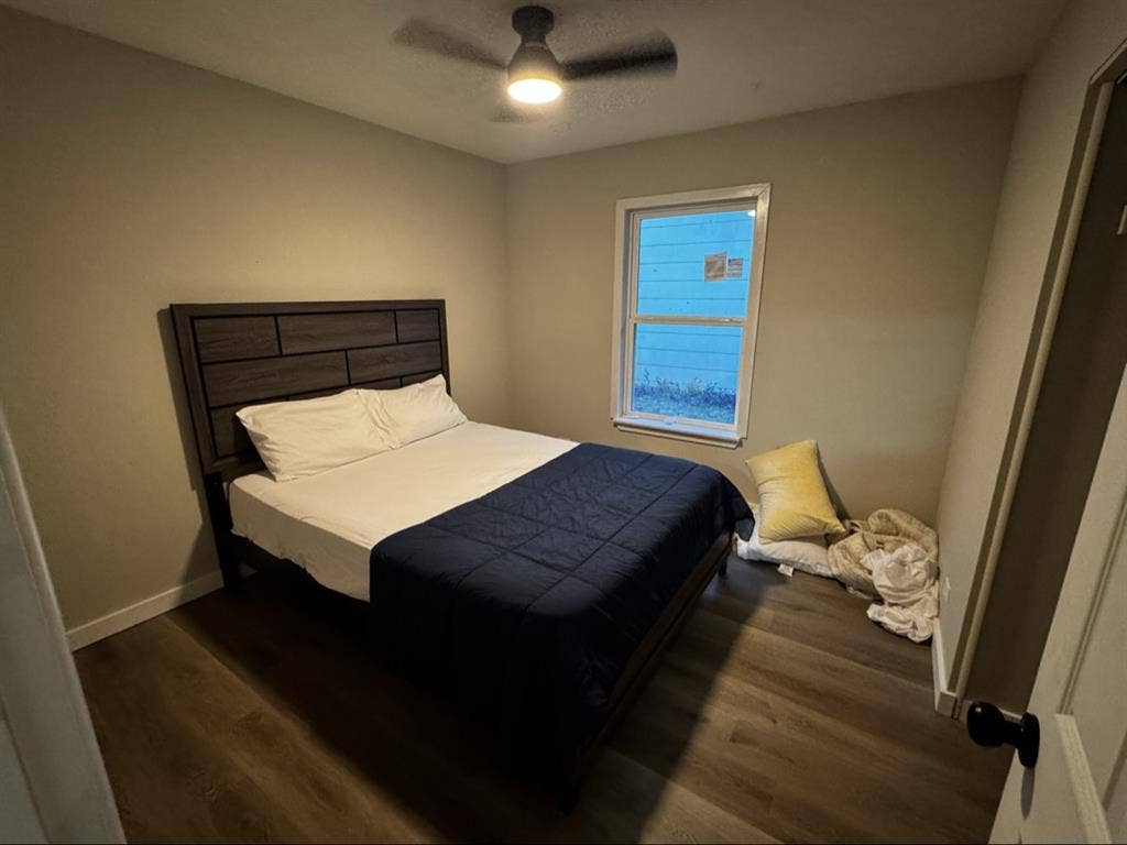 Rooms available for rent.