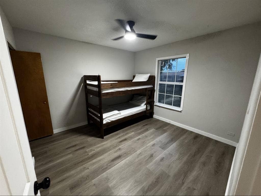 Rooms available for rent.