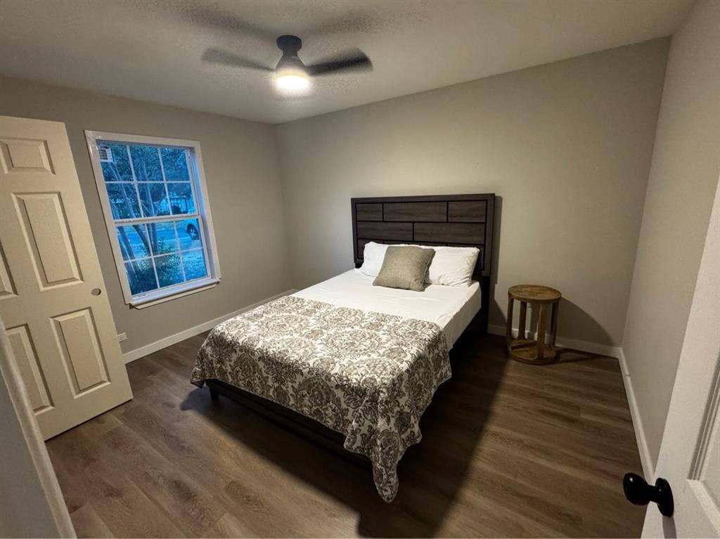 Rooms available for rent.
