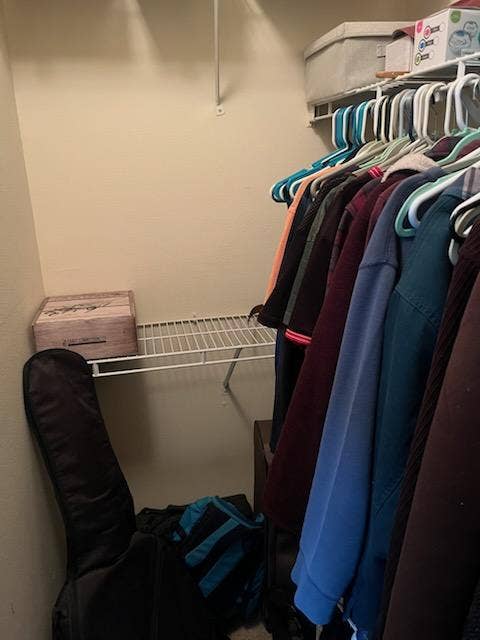 Looking for  roommates