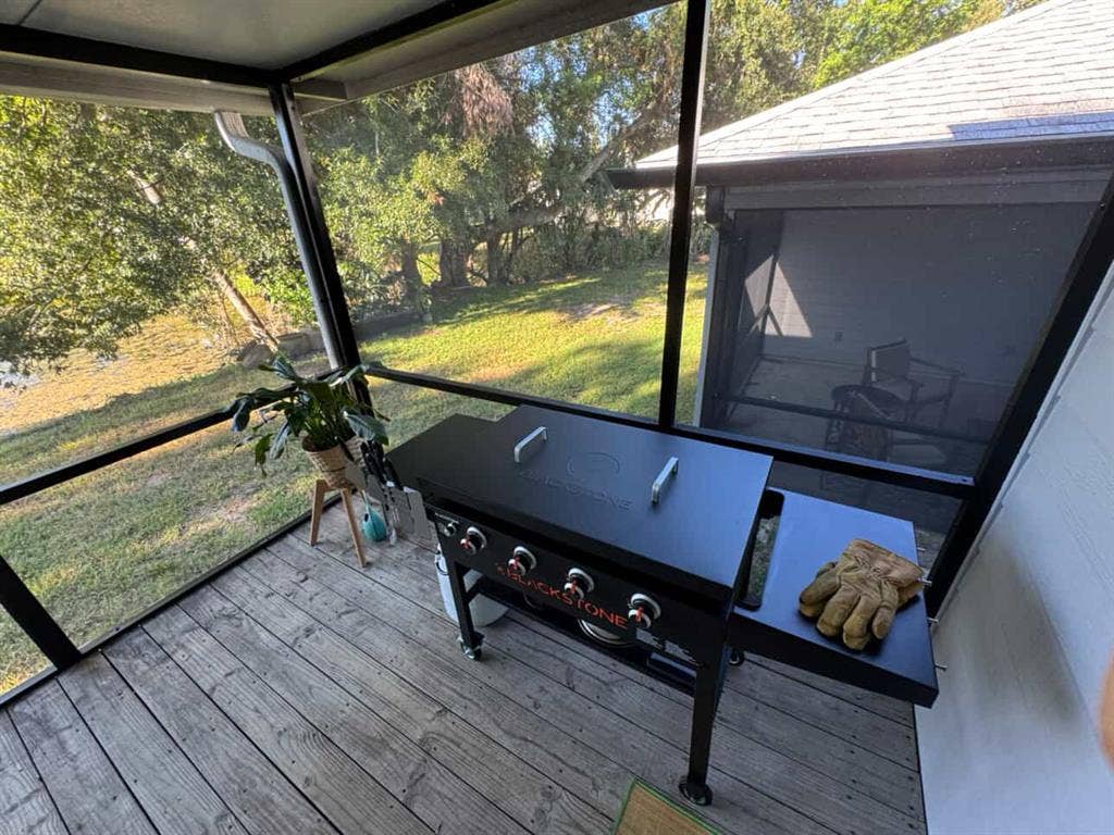 King size bedroom for rent.