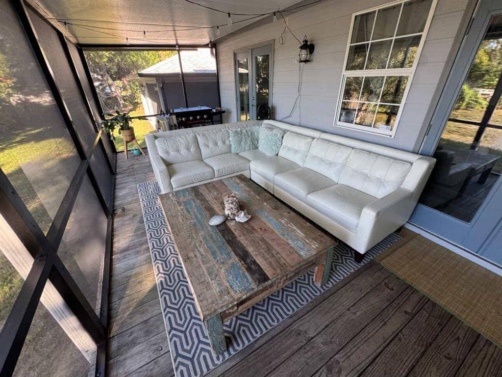 King size bedroom for rent.