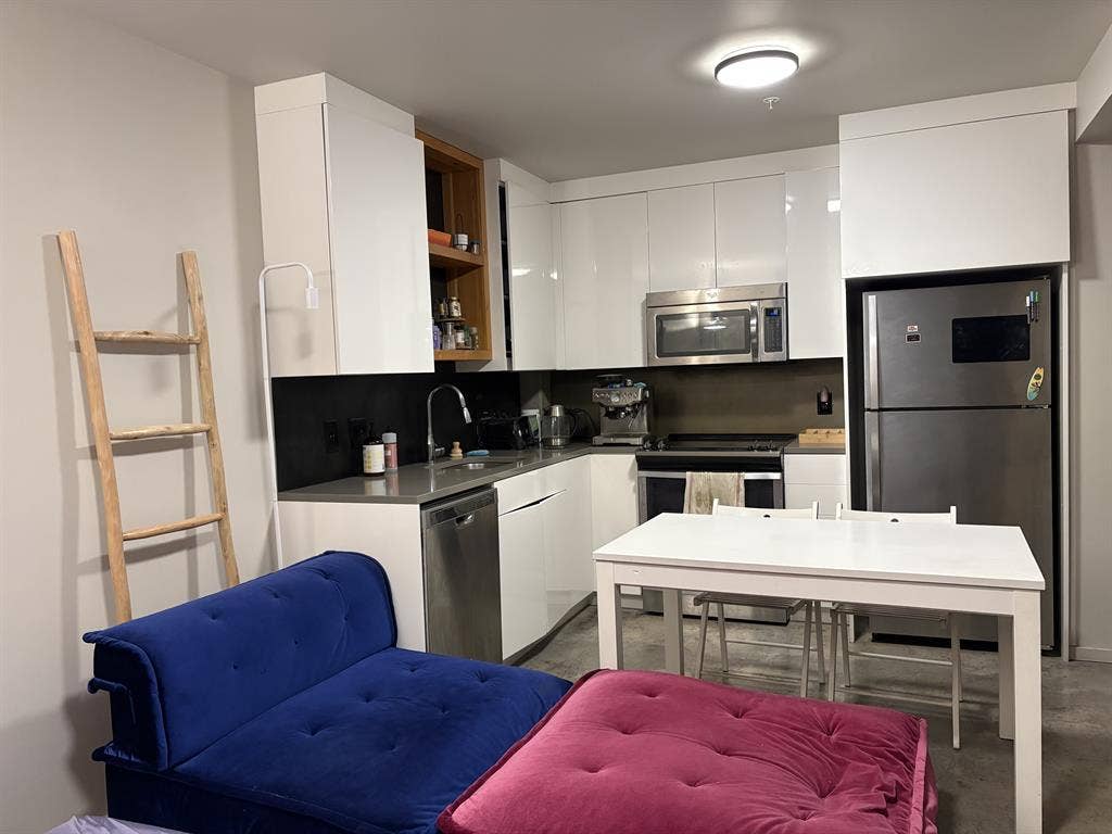 1 private bedroom, shared bathroom