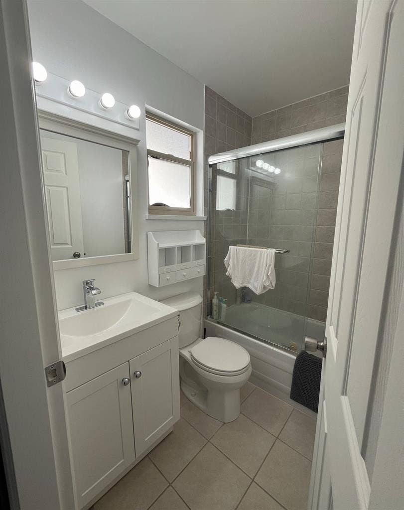 Large master bedroom w/bathroom!