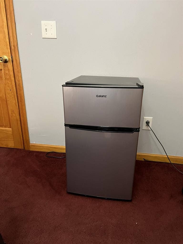 Nice and clean room in Danbury.