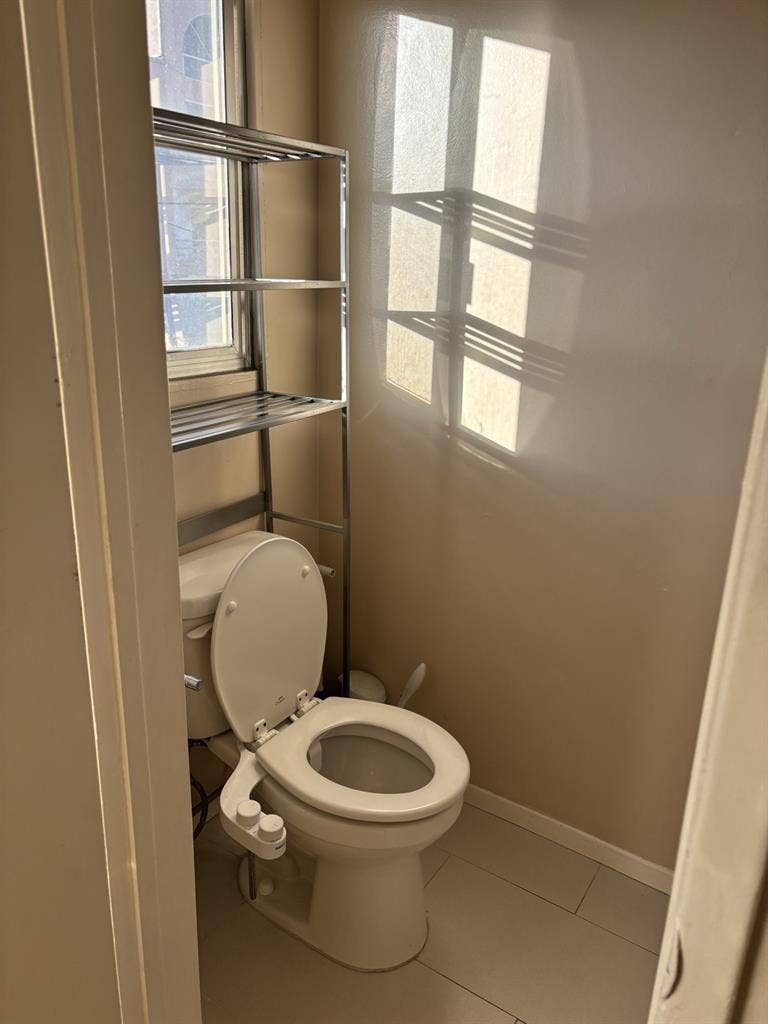 LOOKING FOR ROOMMATE PALMS, LA