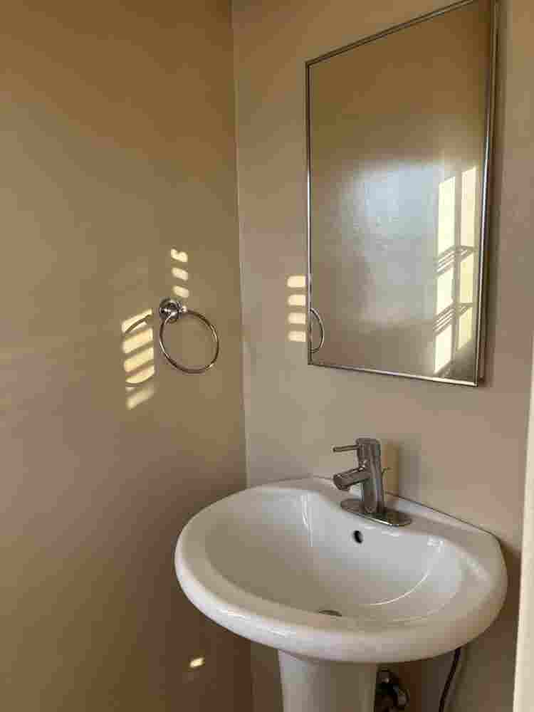 LOOKING FOR ROOMMATE PALMS, LA