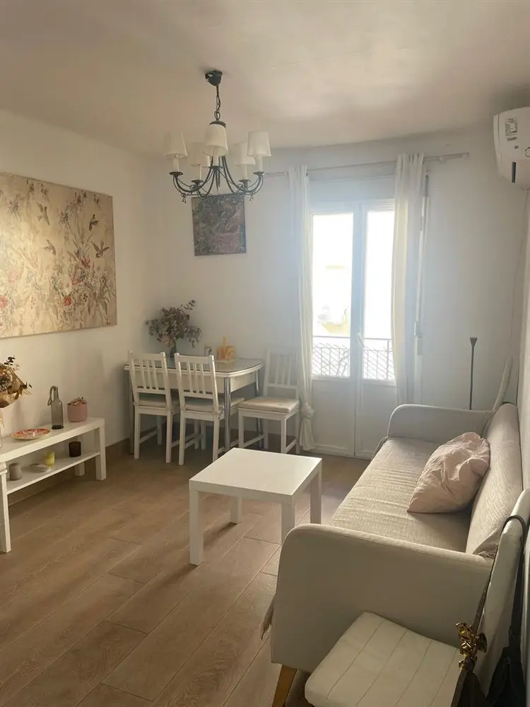 Buscamos compañera de piso