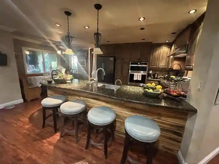 Safe, clean quiet smoke free Room