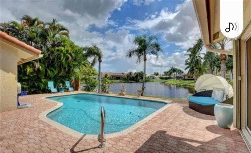 Beautiful home w room to rent