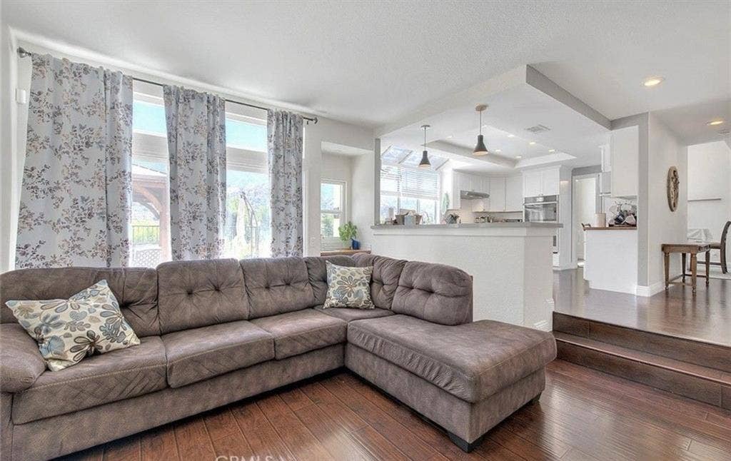 Room available in nice view house.